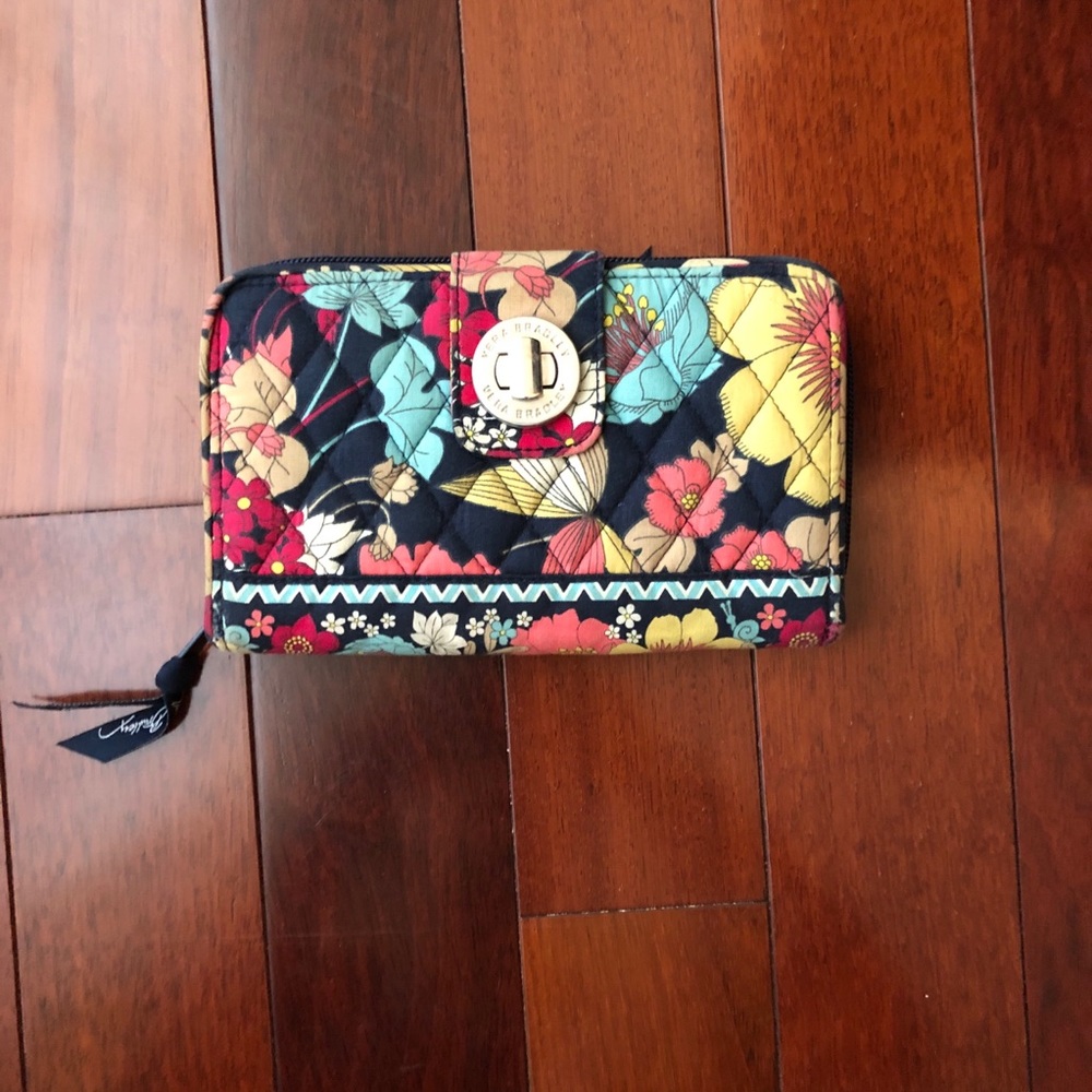 Vera Bradley Happy Snails Wallet! 🐌